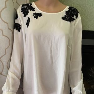 NWT VINCE CAMUTO TOP